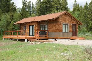 True Grit Adventure by KABINO Dogs OK FirePit Satellite WiFi Sleeper Sofa Perfect Location Rustic Modern - 3hvězdičkové hotely ve městě Island Park