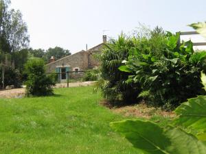 B&B / Chambres d'hotes Le Puy Babin chambres familiales a la ferme : photos des chambres