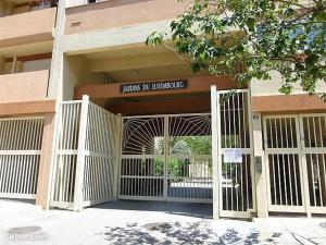 Appartements T1 residence privee bien situe,piscine,tennis,parking : Appartement 1 Chambre