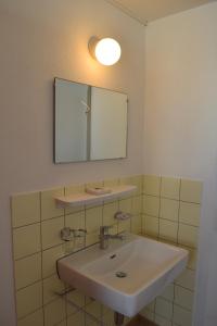 Budget Double Room with Shared Bathroom room in Sportlodge Mürren