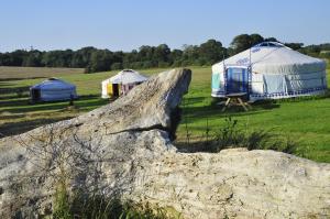 Sejours a la campagne Yourte Roulotte et Gite de la Laita : photos des chambres