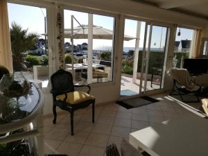 Appartements Appartement terrasse esprit loft vue sur mer : photos des chambres