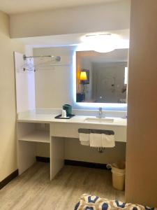  Double Room with Two Double Beds - Smoking room in Somatel Nashville Airport
