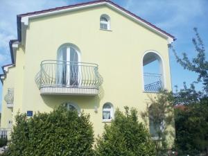 Ana Rooms 
