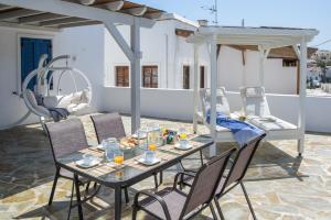 The Veranda of Gavrion-Exclusive, Centrally located with Seaview Andros Greece