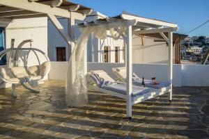 The Veranda of Gavrion-Exclusive, Centrally located with Seaview Andros Greece