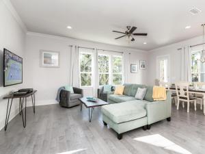Four-Bedroom House room in Grande Pointe Home Home