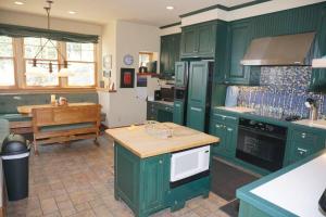 24 Little Ln (203048-9004) Home