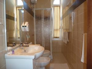 Chiaro Di Luna viale Italia img20