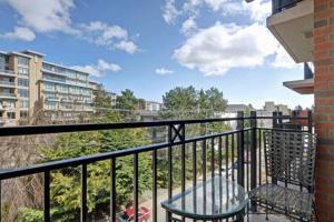 Furnished modern 2 bed 2 bath condo in fabulous location