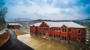 Greenbrier Estate Cabin - 皮特曼中心