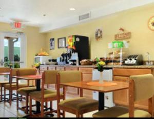 Queen Room with Two Queen Beds - Non-Smoking room in Microtel Inn & Suites Huntsville