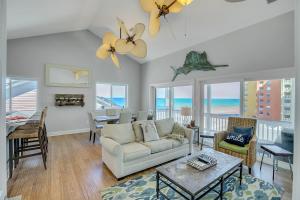 Three-Bedroom House room in 18530 Gulf Blvd House Unit 2
