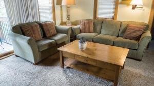 Two-Bedroom Apartment room in Gold Bend 5098