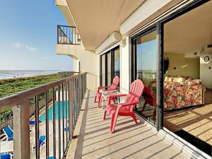 Two-Bedroom Apartment room in 5570 Gulf Blvd Condo Unit 201