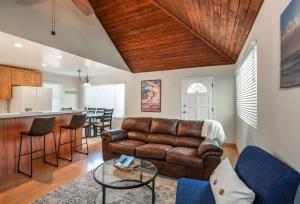 Three-Bedroom House room in 112 Thornton Place House