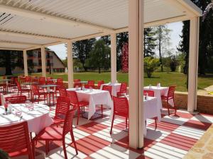 Hotels Les Maritonnes Parc & Vignoble : photos des chambres