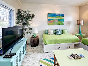 One-Bedroom Apartment room in 15010 Leeward Dr Condo Unit 203