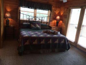 Spacious Party Hut Near Attractions