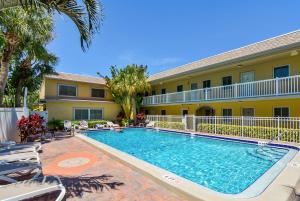Two-Bedroom Apartment room in Swim- Sun and Dine in St. Petes