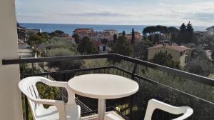 Apartamento de 2 dormitorios con balcón y vistas al mar