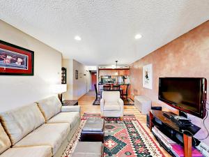 Two-Bedroom Apartment room in 1001 Grandview Drive Condo Unit B22