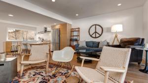 Scandinavian 72 Vantage Condo