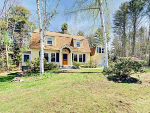 Three-Bedroom House room in 4 Briarwood Drive Home