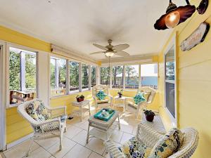 Four-Bedroom House room in 655 Cabana Beach Rd Cottage