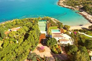 Villa Aria - Luxury Beachfront Villa with Pool and Tennis Court
