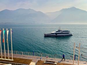 Stylish Lakefront House