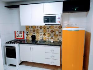 Confortável apartamento com piscina 300mt da praia