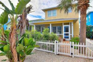 Three-Bedroom House room in 2525 S 11Th St #82 Home