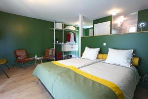 Hotels Hotel Lodge La Petite Couronne : photos des chambres