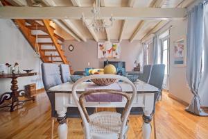 Luxury Family House with Backyard