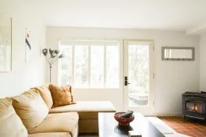 Mercer Island Apartment in the Woods, Pets Allowed - Mercer Island