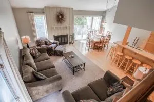 Secluded Harbor Springs Condo - Conway