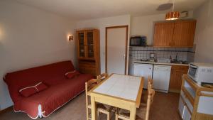 VAUJANYLOCATIONS - Claret II Studio 3