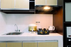 Best Location Studio Park View Condominium Apartment By Travelio