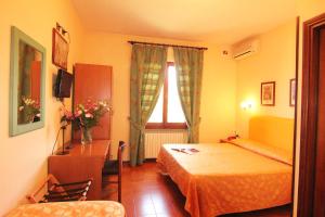 Standard Triple Room room in Hotel Boni Cerri