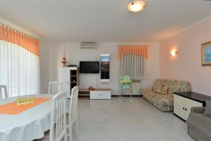 Apartment Gracijela 827