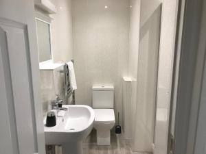 Twin Room with Private Bathroom room in The Sherborne Lodge