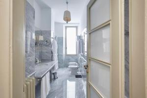 King Suite with Pool View