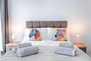 Fantastic Location - TV in Every Bedroom! - Swansea