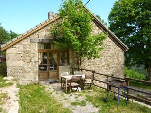 Maisons d'hotes La Bergerie du Plateau : Chambre Familiale avec Terrasse 