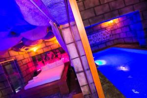 a hotel com honey moon motel