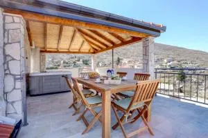 Rustic Stone House Bajeli with Jacuzzi - Zagvozd