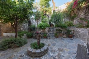 VITA REAL ESTATE Hydra Greece