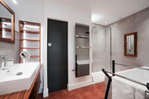 B&B / Chambres d'hotes La Domitia - Maison d'hotes, spa, sauna & massages : photos des chambres