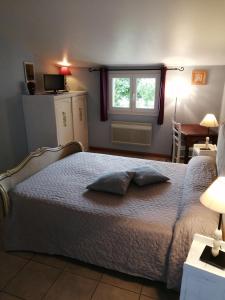 B&B / Chambres d'hotes Chambre PEYROUTAS 